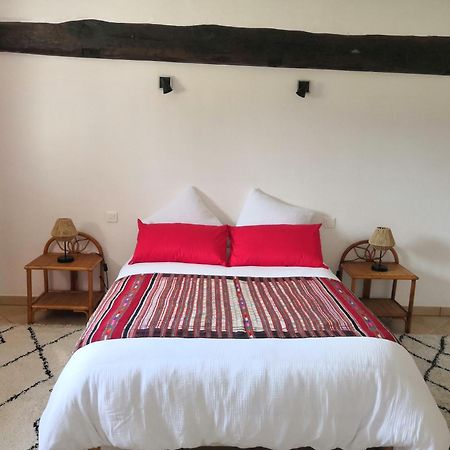Bed and Breakfast La Marquise Penchee Orsennes Exterior foto