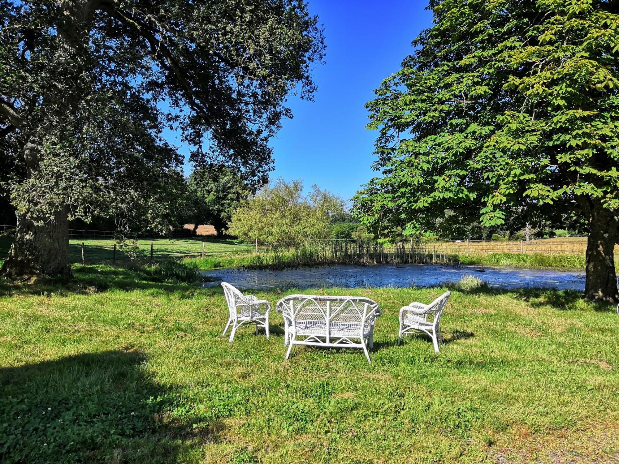 Bed and Breakfast La Marquise Penchee Orsennes Exterior foto